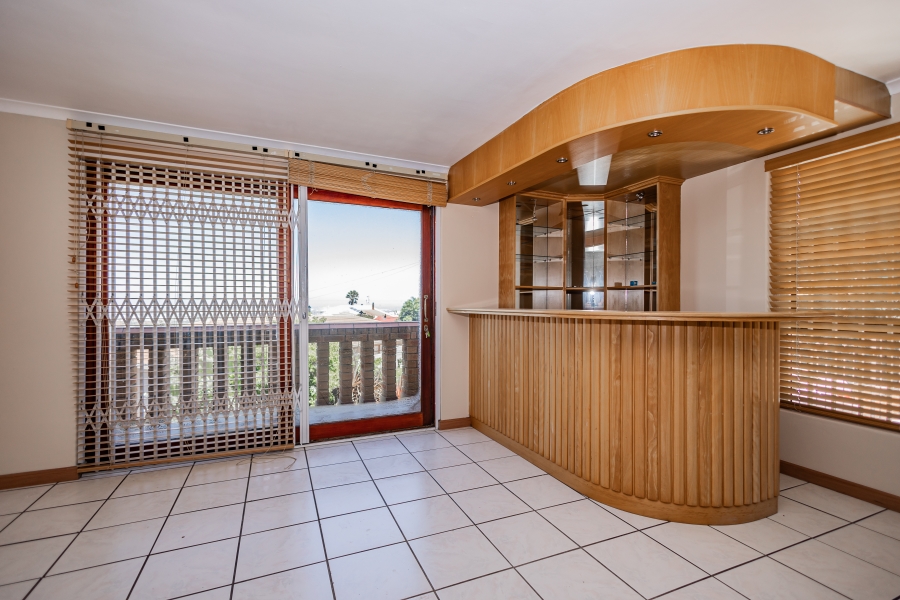 To Let 3 Bedroom Property for Rent in Loevenstein Western Cape